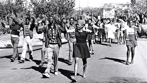 การประท้วงนักศึกษา 1976 ที่ Soweto: การจุดชนวนของความเปลี่ยนแปลงทางสังคมและการเมืองในแอฟริกาใต้